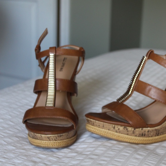 Wedged Sandal - Picture 1 of 2